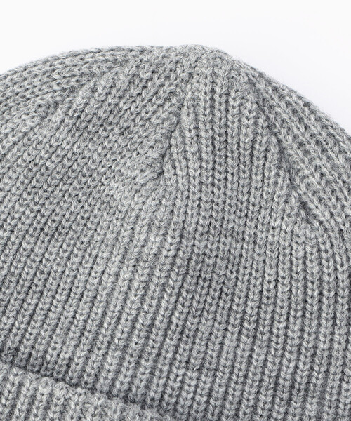 NANGA(ナンガ)の「NANGA/ナンガ BOX LOGO BULKY BEANIE ボックスロゴビーニー(ニットキャップ/ビーニー・メンズ・ブラック/ベージュ/オレンジ/グレー・ONE SIZE)」の6枚目の写真