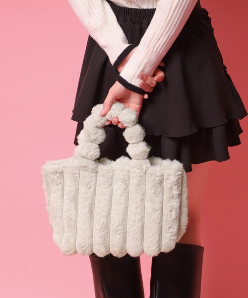 Ober Tashe(オーバータッシェ)の「もこもこトートバッグ(トートバッグ・レディース・アイボリー/ブラック/ブラウン系・FREE)」の1枚目の写真