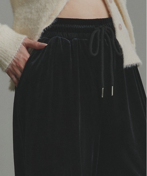 ad thie(アドティエ)の「ベロア イージーロングパンツ(その他パンツ・レディース・ダークブラウン/ブラック/チャコール・FREE)」の12枚目の写真