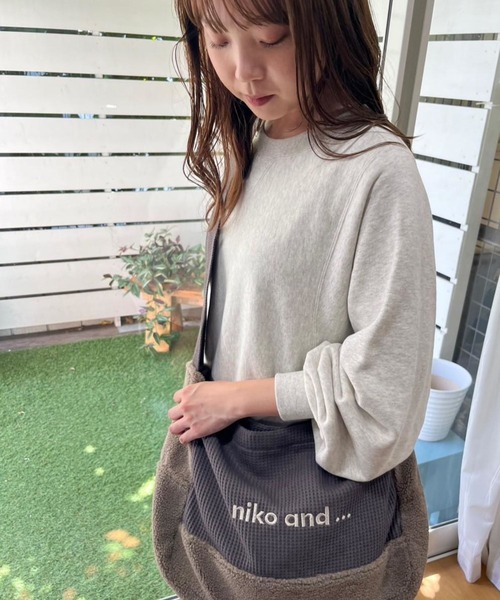 niko and...(ニコアンド)の「ボアニットビッグショルダーバッグ【ニコロゴトート】(ショルダーバッグ・レディース・オフホワイト/グレー・0)」の3枚目の写真