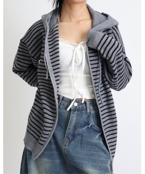 Vini(ヴィニ)の「ボーダーニットジップアップフードパーカー(ニット/セーター・レディース・アイボリー/グレー・FREE)」の2枚目の写真