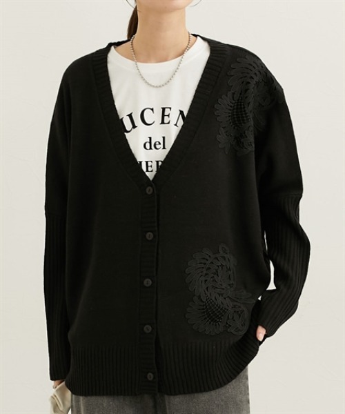 nissen（ニッセン）の「肩レースデザインオーバーサイズドルマンカーディガン（ニット/セーター・レディース・チャコールグレー/ブラック・FREE）」の2枚目の写真