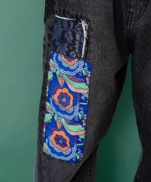 ScoLar（スカラー）の「153672：綿×レース異素材アップリケデニムパンツ（デニムパンツ・レディース・ブラック/ブルー・M）」の8枚目の写真