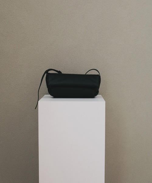 anuke（アンヌーク）の「Ecoleather Wrap Bag（トートバッグ・レディース・ブラック/アイボリー・FREE）」の13枚目の写真