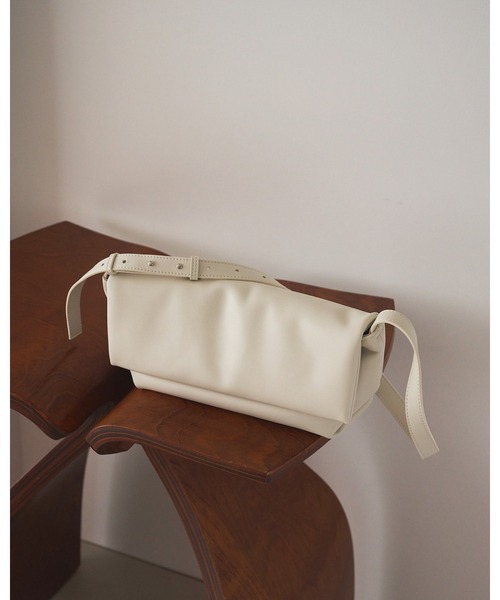 anuke（アンヌーク）の「Ecoleather Wrap Bag（トートバッグ・レディース・ブラック/アイボリー・FREE）」の15枚目の写真