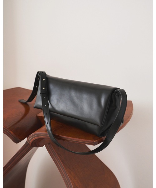 anuke（アンヌーク）の「Ecoleather Wrap Bag（トートバッグ・レディース・ブラック/アイボリー・FREE）」の16枚目の写真