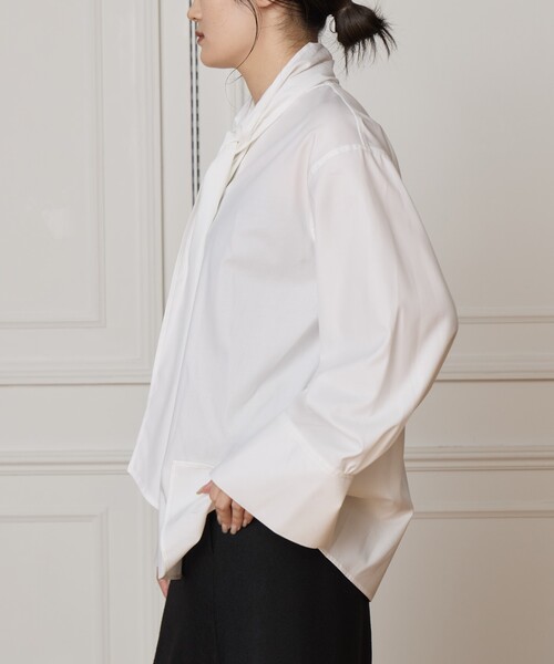 IENA LA BOUCLE（イエナラブークル）の「IENA LA BOUCLE コットンフロンタブルボウタイブラウス（シャツ/ブラウス・レディース・ブルー/ホワイト・FREE）」の4枚目の写真