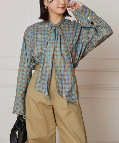 IENA LA BOUCLE（イエナラブークル）の「IENA LA BOUCLE コットンフロンタブルボウタイブラウス（シャツ/ブラウス・レディース・ブルー/ホワイト・FREE）」の15枚目の写真