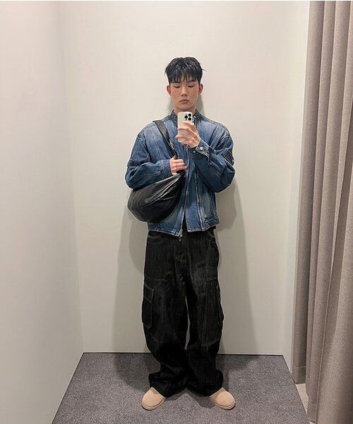 IUGAMAKARAS(イウガマカラス)の「H-Buckle Banana Leather Bag (black)(メッセンジャーバッグ・レディース・その他・FREE)」の18枚目の写真