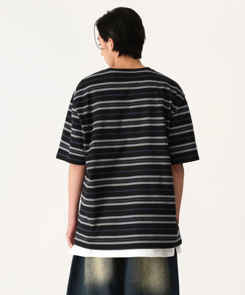 MUSINSA STANDARD（ムシンサスタンダード）の「マルチストライプリラックスティーシャツ3 [ブラック]（Tシャツ/カットソー・メンズ・その他・XX-LARGE/XXX-LARGE/LARGE/X-LARGE/SMALL/MEDIUM）」の3枚目の写真