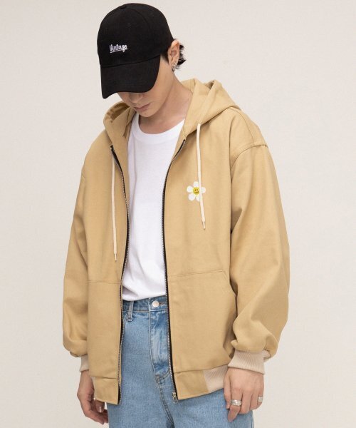 GRAVER（グレーバー）の「[UNISEX]フラワードット刺繍フードジャケット_ベージュ（ミリタリージャケット・レディース・ベージュ・FREE）」の2枚目の写真