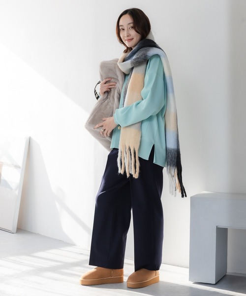 Elura（エルーラ）の「パネルチェックマフラー/591466（マフラー・レディース・ブルー/ベージュ・ONE SIZE）」の12枚目の写真