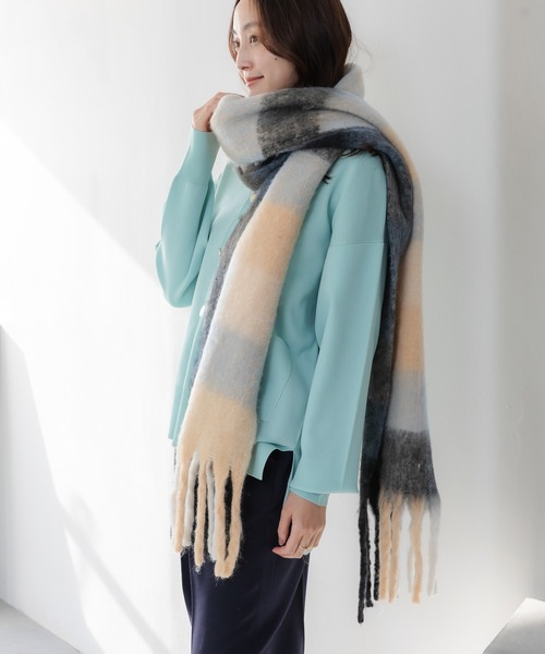 Elura（エルーラ）の「パネルチェックマフラー/591466（マフラー・レディース・ブルー/ベージュ・ONE SIZE）」の13枚目の写真