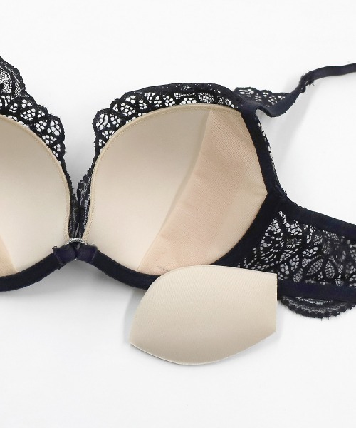 ANNEBRA（アンブラ）の「Melodie チョーカー付きデコルテレースモールドカップブラジャー（ブラジャー・レディース・ブラック/ホワイト・B70/B75/C70/C75/C80/D70/D75/D80/E70/E75/E80/F70/F75/G70/G75）」の17枚目の写真