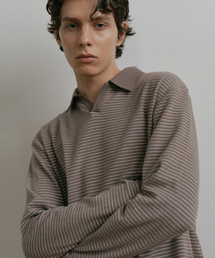 DUSTYWHITE（ダスティーホワイト）の「GREY BOUCLE STRIPED TEXTURED COLLAR T SHIRT（ポロシャツ）」