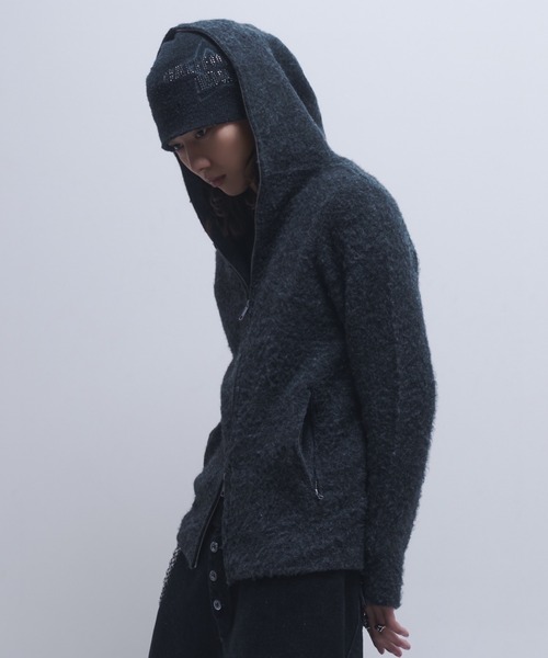 INTER FACTORY（インターファクトリー）の「takumu（MUU STUDIO） - Shaggy full-zip knit hoodie / シャギーフルジップニットパーカー（パーカー・メンズ・チャコールグレー/ブラック・3/2）」の9枚目の写真
