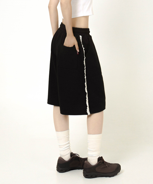 S'EST(エスイーエスティー)の「Lace Track Bermuda Shorts Black(その他パンツ・レディース・ブラック・X-LARGE/MEDIUM/LARGE)」の1枚目の写真