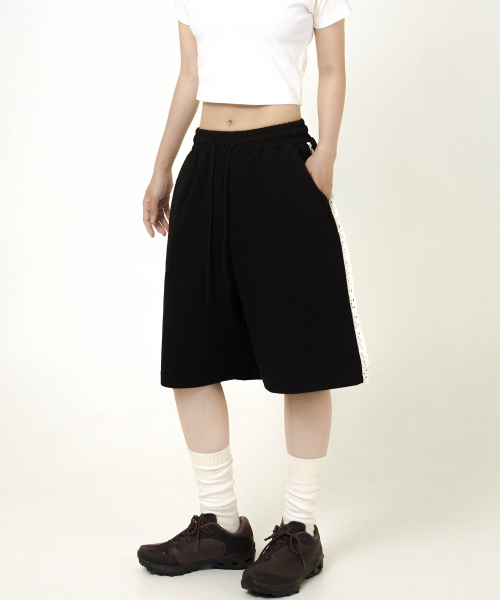 S'EST(エスイーエスティー)の「Lace Track Bermuda Shorts Black(その他パンツ・レディース・ブラック・X-LARGE/MEDIUM/LARGE)」の5枚目の写真