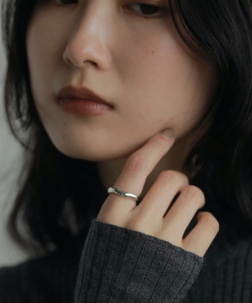 anuke（アンヌーク）の「Nuance Flow Ring（リング・レディース・シルバー/ゴールド・#11/#13）」の2枚目の写真