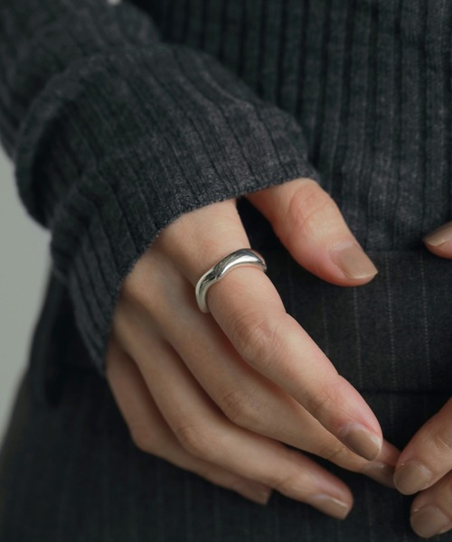 anuke（アンヌーク）の「Nuance Flow Ring（リング・レディース・シルバー/ゴールド・#11/#13）」の3枚目の写真