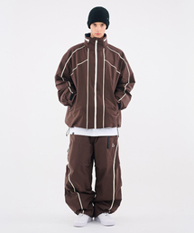 DOLL OUTERWEAR（ドラ アウターウェア）の「[DOLL x DUMDIDUM] 2526 スリックジャケット&パンツセット ダークチョコ 男女共用（セットアップ）」