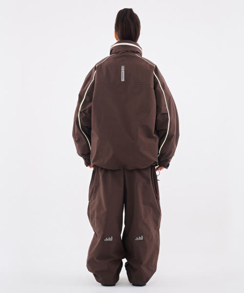 DOLL OUTERWEAR（ドラ アウターウェア）の「[DOLL x DUMDIDUM] 2526 スリックジャケット&パンツセット ダークチョコ 男女共用（セットアップ・レディース・その他・SMALL/MEDIUM/LARGE/X-LARGE）」の7枚目の写真