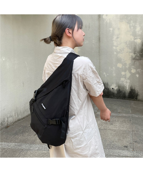 ULTIMEIK（オルティメイク）の「1640 トテミックスリングバッククロスバッグ ブラック（メッセンジャーバッグ・メンズ・その他・FREE）」の2枚目の写真