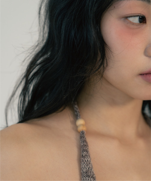 ZIZEMUSEUM（ジゼミュージアム）の「HALTER NECK BEADS KNIT (MOCHA)（Tシャツ/カットソー・レディース・その他・OS）」の2枚目の写真