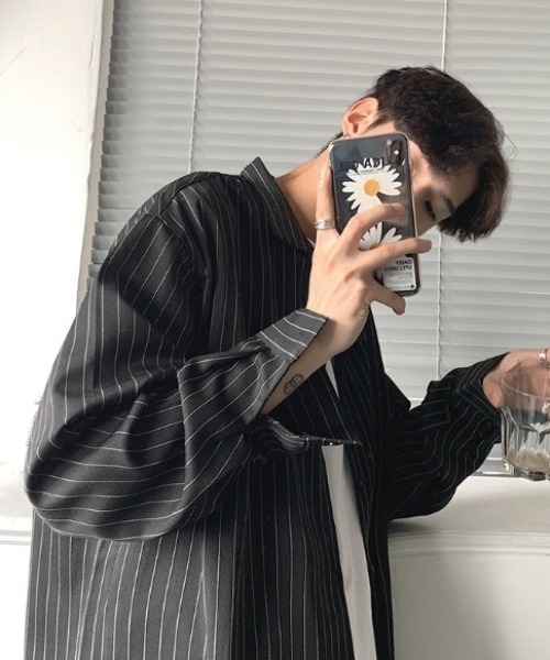 WYZ wear(ダブリューワイジィーウェア)の「オーバーサイズストライプシャツ/ユニセックス(シャツ/ブラウス・メンズ・ホワイト/ブラック・M/L/XL)」の3枚目の写真