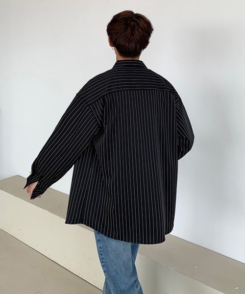 WYZ wear(ダブリューワイジィーウェア)の「オーバーサイズストライプシャツ/ユニセックス(シャツ/ブラウス・メンズ・ホワイト/ブラック・M/L/XL)」の16枚目の写真