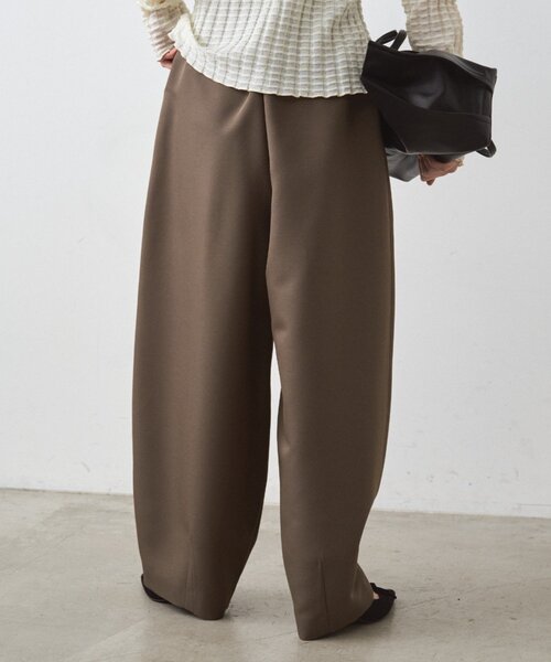 LOUNGEDRESS（ラウンジドレス）の「バレルレッグパンツ（その他パンツ・レディース・カーキ/ベージュ・SMALL/MEDIUM）」の17枚目の写真