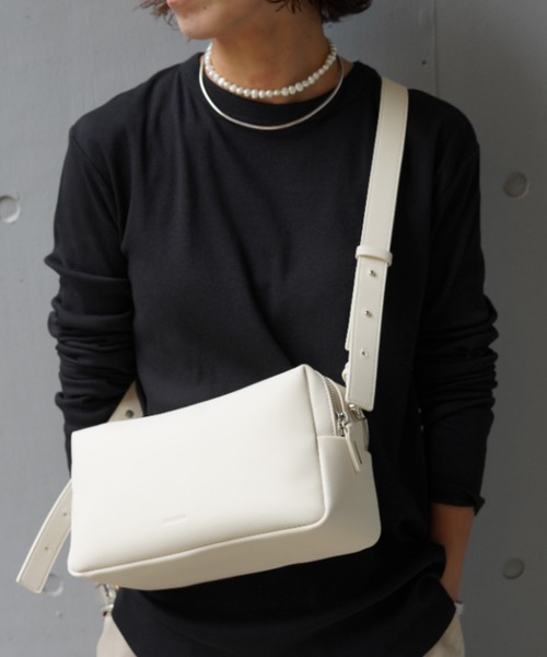 B'2nd（ビーセカンド）の「ADD CULUMN(アドカラム) TABLET BOX（ショルダーバッグ・レディース・ダークグレー/アイボリー/イエロー・F）」の2枚目の写真