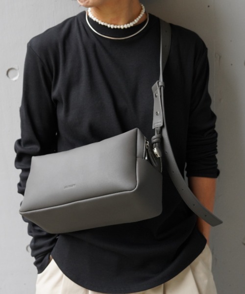 B'2nd（ビーセカンド）の「ADD CULUMN(アドカラム) TABLET BOX（ショルダーバッグ・レディース・ダークグレー/アイボリー/イエロー・F）」の3枚目の写真