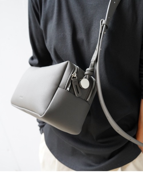 B'2nd（ビーセカンド）の「ADD CULUMN(アドカラム) TABLET BOX（ショルダーバッグ・レディース・ダークグレー/アイボリー/イエロー・F）」の5枚目の写真