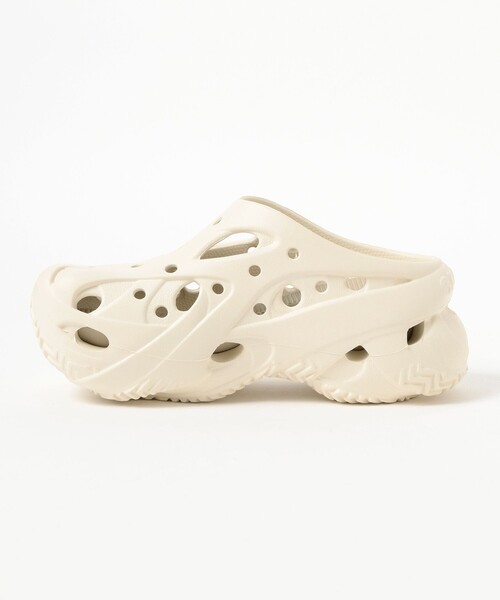 Ray BEAMS（レイビームス）の「crocs / ケージド クロッグ（サンダル・レディース・オフホワイト/ブラック・7/8/9）」の6枚目の写真