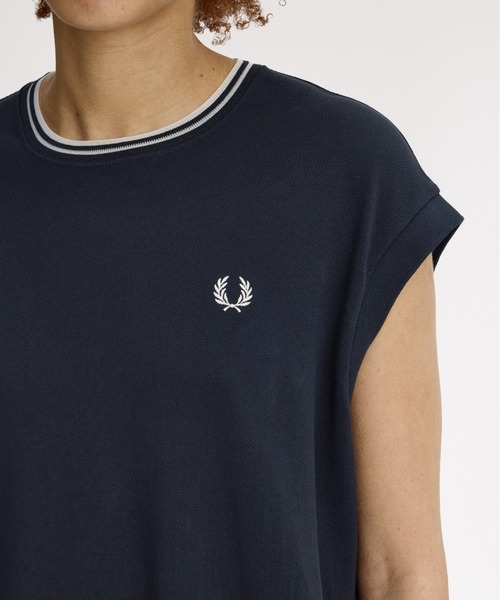 FRED PERRY（フレッドペリー）の「Sheer Tipped T-Shirt Dress／シアーティップラインTシャツワンピース（ワンピース・レディース・ネイビー・10）」の9枚目の写真