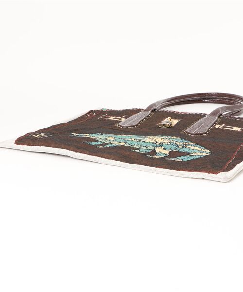 U（ユー）の「WANIMY【ワニミー】 だまし絵ジャガードトートバッグ（トートバッグ・レディース・ブラウン/オフホワイト・FREE）」の4枚目の写真