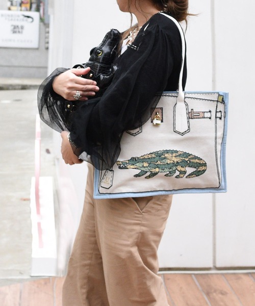 U（ユー）の「WANIMY【ワニミー】 だまし絵ジャガードトートバッグ（トートバッグ・レディース・ブラウン/オフホワイト・FREE）」の8枚目の写真