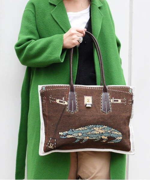 U（ユー）の「WANIMY【ワニミー】 だまし絵ジャガードトートバッグ（トートバッグ・レディース・ブラウン/オフホワイト・FREE）」の11枚目の写真