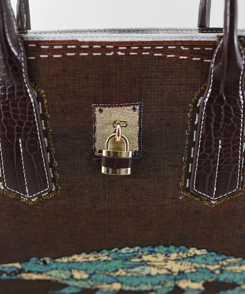 U（ユー）の「WANIMY【ワニミー】 だまし絵ジャガードトートバッグ（トートバッグ・レディース・ブラウン/オフホワイト・FREE）」の16枚目の写真