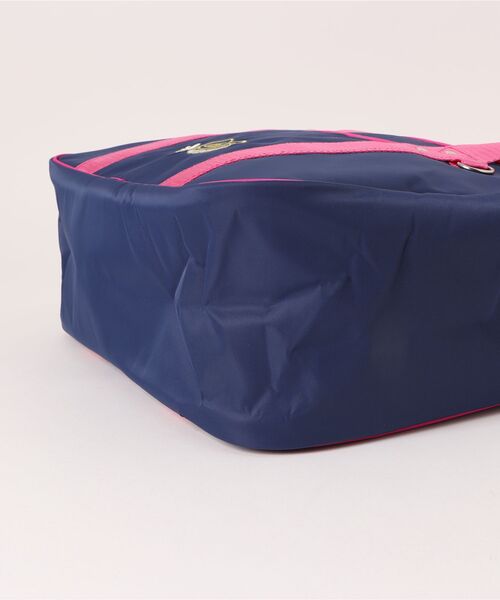 ANAP GiRL(アナップガール)の「スクールバッグ 缶バッジ3個付(ショルダーバッグ・キッズ・ピンク/ネイビー・F)」の9枚目の写真