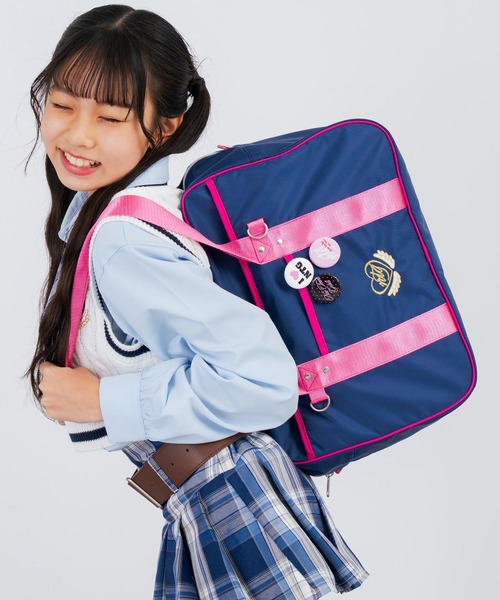 ANAP GiRL(アナップガール)の「スクールバッグ 缶バッジ3個付(ショルダーバッグ・キッズ・ピンク/ネイビー・F)」の2枚目の写真