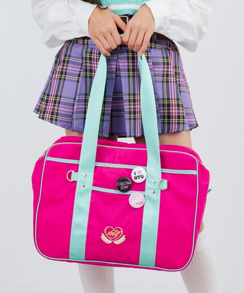 ANAP GiRL(アナップガール)の「スクールバッグ 缶バッジ3個付(ショルダーバッグ・キッズ・ピンク/ネイビー・F)」の1枚目の写真