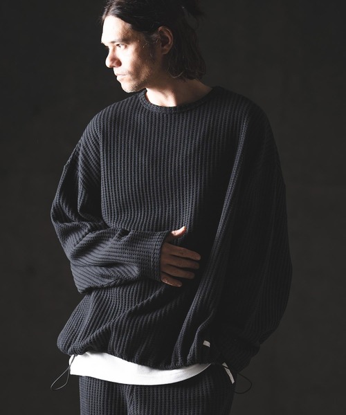 GLIMCLAP(グリムクラップ)の「mlt5566-Big Waffle Oversized Long Sleeve T-Shirt ロングスリーブTシャツ(201-019-gls-cg)(Tシャツ/カットソー・メンズ・ホワイト×グレー/グレイッシュベージュ/ブラック/ブラック×ホワイト・L/M/S)」の3枚目の写真