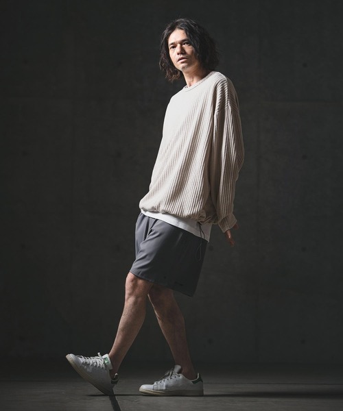 GLIMCLAP(グリムクラップ)の「mlt5566-Big Waffle Oversized Long Sleeve T-Shirt ロングスリーブTシャツ(201-019-gls-cg)(Tシャツ/カットソー・メンズ・ホワイト×グレー/グレイッシュベージュ/ブラック/ブラック×ホワイト・L/M/S)」の21枚目の写真