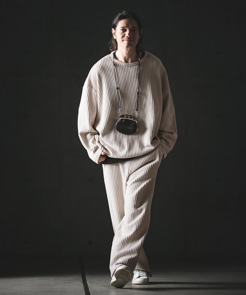 GLIMCLAP(グリムクラップ)の「mlt5566-Big Waffle Oversized Long Sleeve T-Shirt ロングスリーブTシャツ(201-019-gls-cg)(Tシャツ/カットソー・メンズ・ホワイト×グレー/グレイッシュベージュ/ブラック/ブラック×ホワイト・L/M/S)」の22枚目の写真