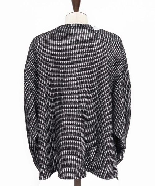 GLIMCLAP(グリムクラップ)の「mlt5566-Big Waffle Oversized Long Sleeve T-Shirt ロングスリーブTシャツ(201-019-gls-cg)(Tシャツ/カットソー・メンズ・ホワイト×グレー/グレイッシュベージュ/ブラック/ブラック×ホワイト・L/M/S)」の5枚目の写真
