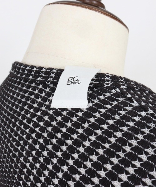 GLIMCLAP(グリムクラップ)の「mlt5566-Big Waffle Oversized Long Sleeve T-Shirt ロングスリーブTシャツ(201-019-gls-cg)(Tシャツ/カットソー・メンズ・ホワイト×グレー/グレイッシュベージュ/ブラック/ブラック×ホワイト・L/M/S)」の7枚目の写真