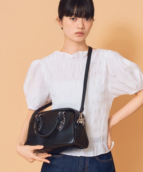 Casselini(キャセリーニ)の「Casselini(キャセリーニ)スタッズハンドバッグ(ハンドバッグ・レディース・ブラック/アイボリー/サックスブルー・FREE)」の4枚目の写真