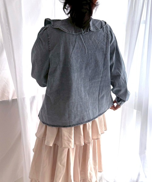 merrylatte（メリーラテ）の「フリルダンガリーシャツ【Muller Rossi】（シャツ/ブラウス・レディース・ライトブルー・FREE）」の3枚目の写真